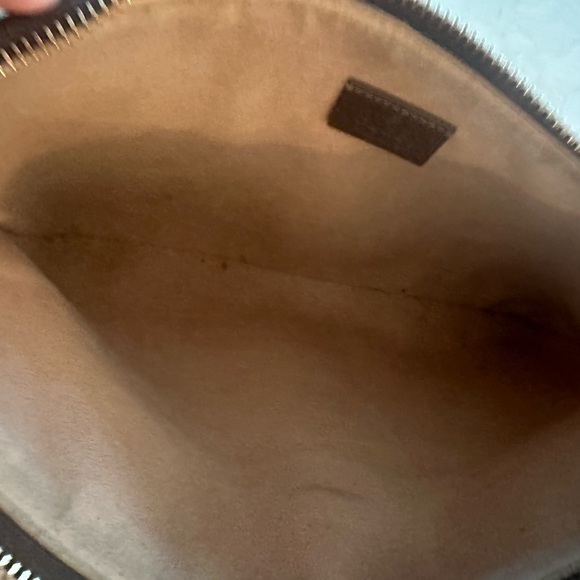 Beautiful Gucci ophdia pouch . Only used a handful of times . - Picture 6 of 9